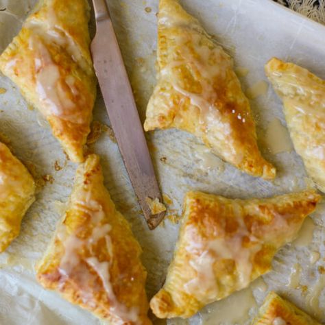 Sweet Potato Turnovers with Maple Glaze - Healthyish Foods Sweet Potato Turnovers Hand Pies, Sweet Potato Puff Pastry Recipes, Sweet Potato Puff Pastry, Sweet Potato Turnovers, Sweet Potato Filling, Cream Cheese Puff Pastry, Smashed Sweet Potatoes, Fall Deserts, Potato Filling