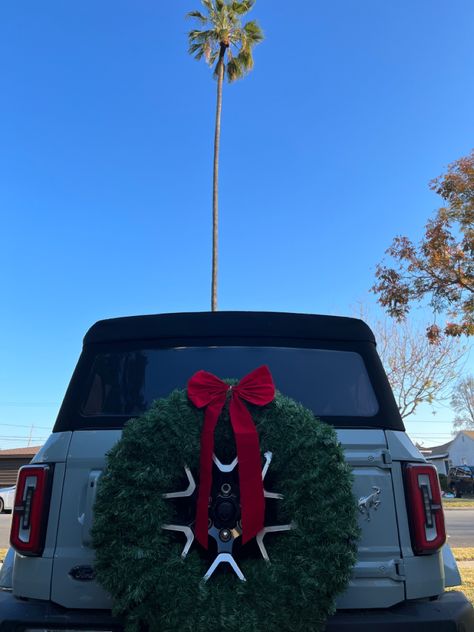 Jeep Tire Decorations, Christmas Jeep Tire, Christmas Decor For Jeep, Jeep Spare Tire Christmas Wreath, Jeep Tire Christmas Wreath, Tire Wreath Christmas, Christmas Jeep Decorations, Jeep Wreath, Jeep Christmas Decorations