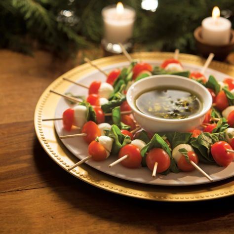 Mini Caprese Salad Kabobs - Farm Flavor Recipe Mini Caprese Salad, Salad Kabobs, Caprese Kabobs, Fresh Basil Recipes, Basil Recipes, Healthy Holiday Recipes, Kabob Recipes, Delicious Appetizer Recipes, 15 Minute Meals