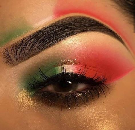 Mexican Makeup Look Flag, 5 De Mayo Makeup Ideas, Mexican Flag Makeup, 16 De Septiembre Makeup Ideas, Mexican Makeup Look, Cinco De Mayo Makeup, Latin Makeup, Mexican Makeup, Eyeliner Inspo