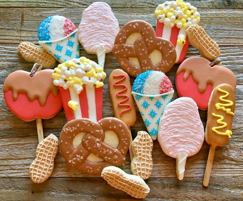 Carnival Birthday Party Cookies, Carnival Cookies Decorated, Carnival Food Ideas Party, Diy Carnival Decorations, Carnival Cookies, Carnival Treats, Carnival Eats, Carnival Birthday Theme, County Fair Birthday