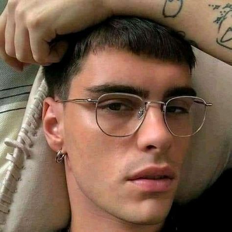 Square Face Glasses Men, Rectangle Glasses Aesthetic Men, Specs For Men Frames, Glasses For Men Face Shapes, Glasses For Square Face Men, Old Money Glasses Men, Aesthetic Glasses Men, Glasses Men Aesthetic, Men Glasses Aesthetic