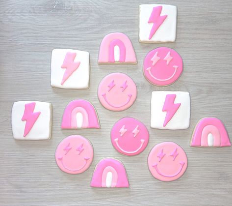 Lightning Bolt Cookies Decorated, Lightning Bolt Cookies, Preppy Cookies, Threenager Party, Aesthetic Royal, Royal Icing Cookies Recipe, Emoji Cookie, Preppy Birthday, Square Cookies