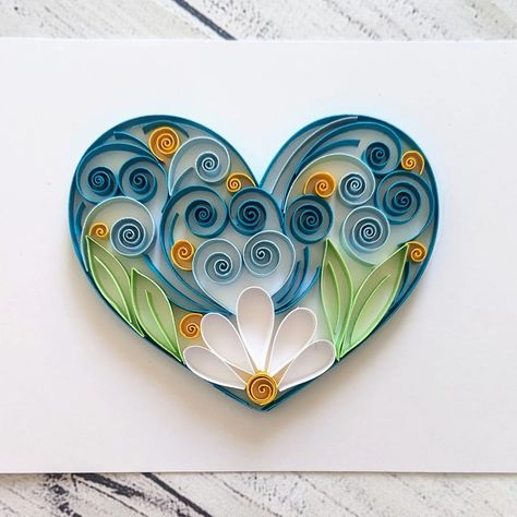 #paperquilling on Instagram | Hashtags Quilling Ideas Easy, Quiling Paper Ideas, Easy Paper Quilling, Heart Quilling, Silver Wedding Favors, Quilling Images, Quilling Flower Designs, Paper Filigree, Arte Quilling