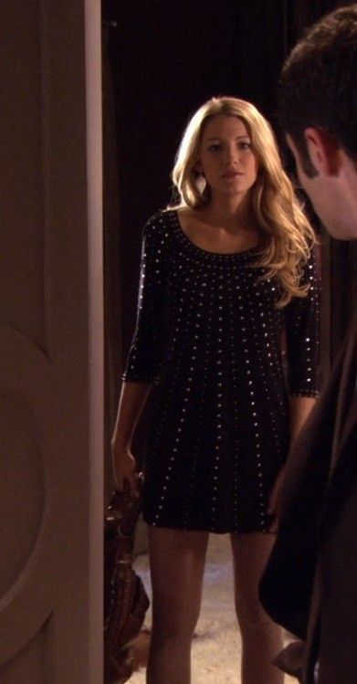 Serena Van Der Woodsen Black Dress, Serena Vdw Outfits, Serena Vanderwoodsen Outfits, Gossip Girl Vanessa, Serena Van Der Woodsen Outfit, Gossip Girl Party, Blake Lively Gossip Girl, Serena Vanderwoodsen, Gossip Girl Serena