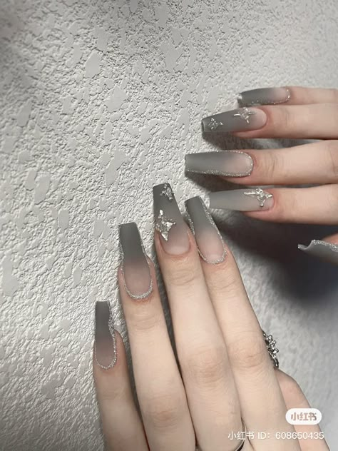 Cute Gray Nails, Beautiful Gel Nails, Pretty Nails Ideas, Gel Nails Ideas, Jewellery Nails, Aesthetic Jewellery, Fantasy Nails, Korean Nails, Gray Nails