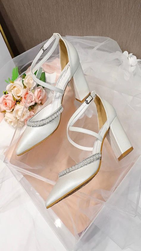 White Wedding Heels, Elegant White Wedding, White Heels Wedding, Shoes For Everyday, Rough Heels, Pearl Decorations, White High Heels, Wedding Dress Shoes, Pu Heels