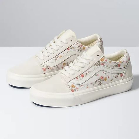 Aesthetic Vans, Floral Vans, Shoes Aesthetic, Vans Store, High Heels Boots, Popular Shoes, Skate Shoe, Shop Shoes, Printed Canvas