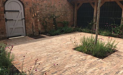 cotswold blend Clay Pavers, Paving Ideas, Paving Design, Brick Paving, Garden Paving, Courtyard Design, Traditional Garden, Aragon, Paving Stones