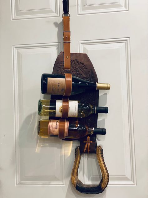 My way of repurposing an old saddle that wasnt useable anymore. What To Do With Old Saddles, Old Saddle Repurpose, Western Ideas, Western Homes, Horse Shoe, Western Home Decor, Horse Stuff, Horse Tack, Repurpose