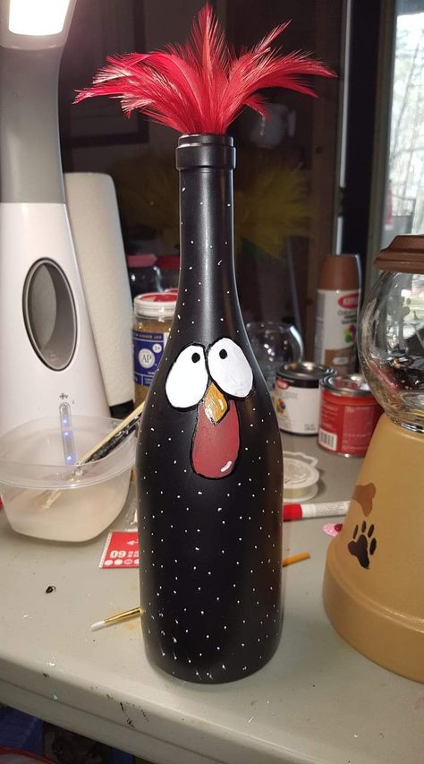 Upcycle wine bottle chicken rooster.   Copied from Facebook Tanna Boswell Lee Chicken Wine Bottle Craft, How To Decorate Wine Bottles, Easter Wine Bottle Crafts, Easter Wine Bottles, Bottle Art Projects, Wine Bottle Crafts Christmas, Wine Crafts, Wine Bottle Project, Whiskey Bottles