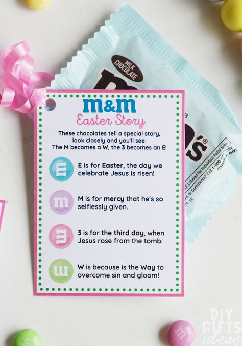 Use the free printable tags to make this super cute M&M's Easter Story gift! Pair them with a fun size bag of Easter M&M's , or a small baggie of them for an adorable Easter treat for kids!I'm always looking for cute ways to dress up Easter Basket candy for my kids! These little M&M gifts are not only perfect for that, but also work great as a stand-alone treat to hand out.These would also work great for Sunday School treats, church treats, youth group Easter treats, or even to hand out at Easte Easter Treat Bags For Church, Palm Sunday Treats For Kids, Christian Easter Goodie Bags, Easter Handouts For Church Lds, Easter Giveaway Ideas Church, Easter Goodie Bags For Daycare, Easter Gifts For Ministering Sisters, Easter Morning Surprises For Kids, Easter Treats For Church