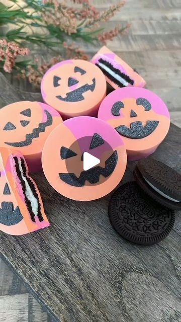 Corianne Froese on Instagram: "These chocolate covered oreos are a quick and easy treat for your Halloween festivities this year!
‌
Simply place the oreo in the mold as shown with your candy melts and freeze for 5-10 minutes. Here I’ve used royal icing to scrape the pumpkin faces on top, or you can just drizzle more chocolate and add sprinkles!
⠀
Get this mold and other supplies for your treats in our shop! 🎃
‌
‌
⠀
#cookiecouture #chocolatecoveredoreos #oreos #halloweencookies #halloweentreats #trickortreat #cookiedecorating #royalicing #chocolate #cookievideo" Jack Skellington Oreos, Halloween Oreos Chocolate Covered, Chocolate Covered Oreos Halloween, Nightmare Before Christmas Chocolate Covered Oreos, Chocolate Dipped Oreos Halloween, Halloween Chocolate Covered Oreos, Oreo Cookie Molds Chocolate Covered, Cake Pucks, Cake Halloween