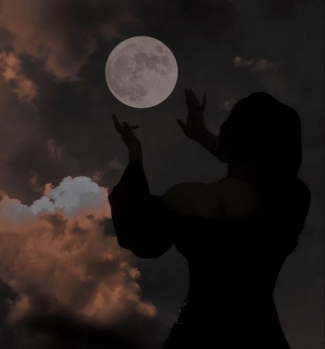 Moon Profile Picture Aesthetic, Girly Profile Pictures, Moon Profile Picture, Discord Pfps Aesthetic, Moon Girl Aesthetic, Moon Profile, Moon Pfp, Anime Moon, Black Cat Anime