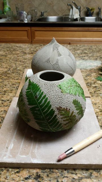 Leaf Imprints In Clay, Pottery Imprint Ideas, Fern Pottery, Botanical Ceramics, Pottery Plant Pots, Leaf Pottery, Pottery Vessels, Leaf Printing, Ceramic Leaf