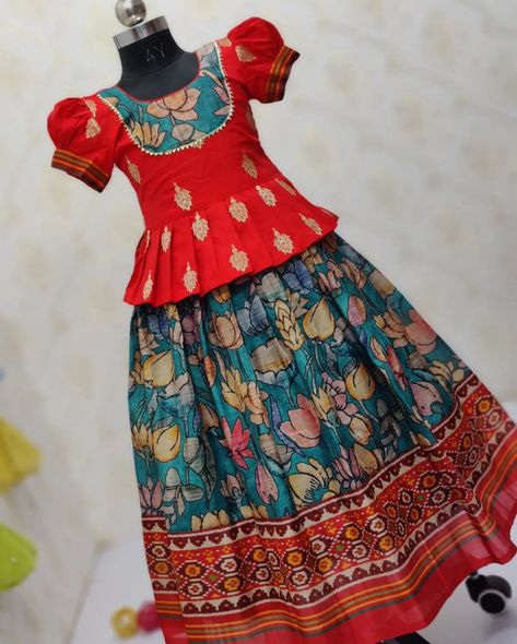 Kids Langa Blouse Designs Latest, Kids Langa Blouse Designs, Kids Pattu Pavadai Designs Latest, Langa Blouse Designs, Langa Jacket, Pavadai Sattai Designs, Kalamkari Lehenga, Floral Blouse Designs, Langa Blouse