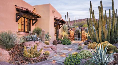 The overhaul of a Scottsdale home yields modern interiors with an organic edge. Desert Backyard, Luxe Magazine, Arizona Backyard, Arizona House, Arizona Landscape, Dry Garden, Spanish Style Homes, Desert Garden, Desert Homes