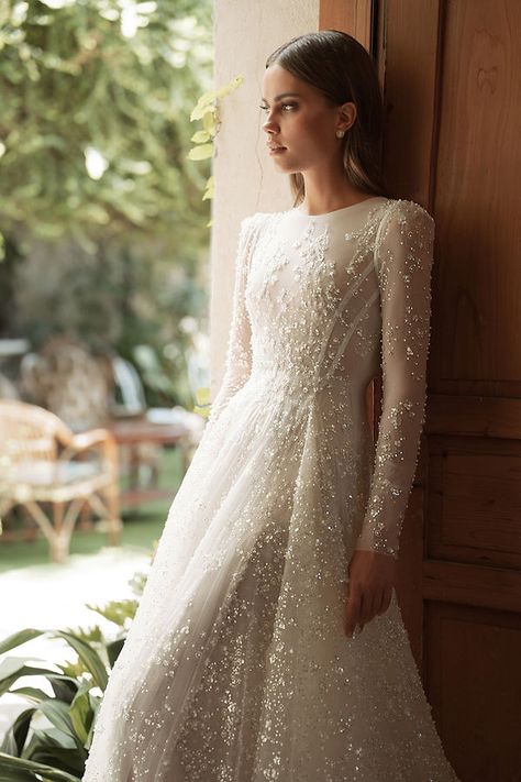 Modest Bridal Dresses, Classy Wedding Guest Dresses, Bridal Gown Inspiration, Modest Bridal, Bride Dress Simple, Elegant Bridal Gown, Modest Wedding Gowns, Classy Wedding Dress, Stylish Wedding Dresses