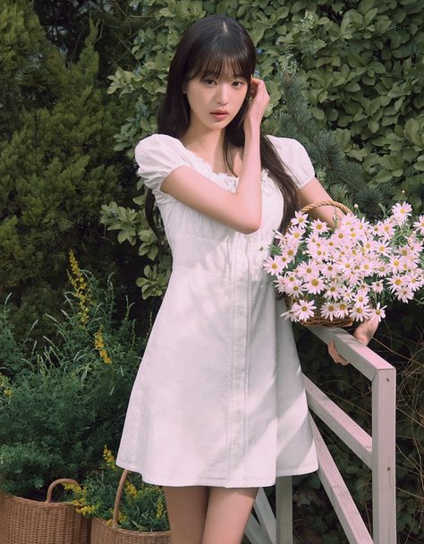 Jang Wonyoung Wonyoung Dress Formal, Jang Wonyoung Outfit, Wonyoung White Coat, Wonyoung White Dress, Wonyoung Hanbok, Wonyoung Photoshoot, Cozy Outfit, Summer Fashion Outfits, White Outfits