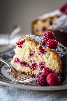 the best raspberry cake recipe Lemon Icing Recipe, Summer Afternoon Tea, Raspberry Cake Recipe, Yogurt Cake Recipe, Raspberry Cake Recipes, Raspberry Bread, Summer Cake Recipes, Raspberry Yogurt, Healthy Cake Recipes