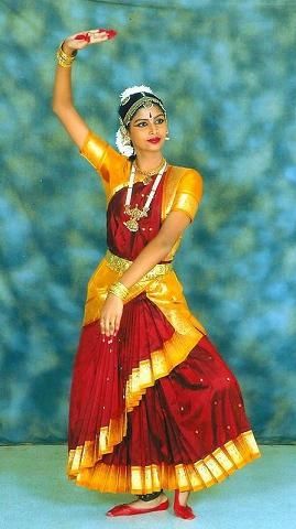 Indian Cross Fan Skirt Pure Silk Bharatanatyam Costume at very reasonable prices. Fan Skirt, Bharatanatyam Costume, Bharatanatyam Dancer, Indian Classical Dancer, Bharatanatyam Poses, Dance Of India, Dance Costumes Dresses, Dance Picture Poses, Costumes Dresses