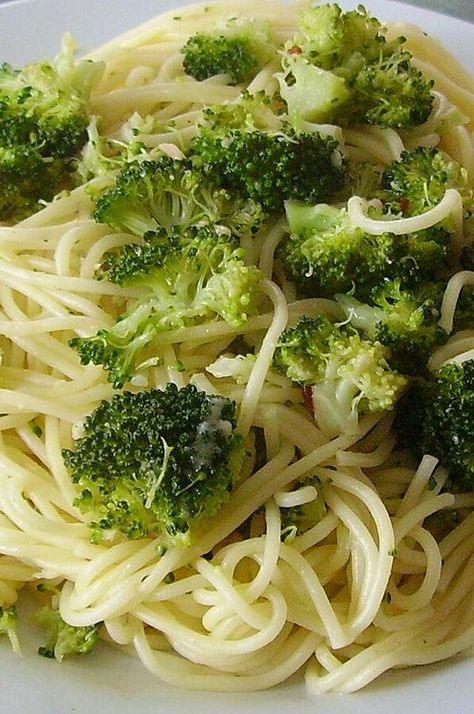 Pasta Recipes Angel Hair, Garlic Angel Hair Pasta, Angel Hair Pasta Recipe, Angel Hair Pasta Recipes, Pasta Garlic, Pasta With Broccoli, Broccoli Pasta Recipe, Red Pepper Pasta, Pastas Recipes