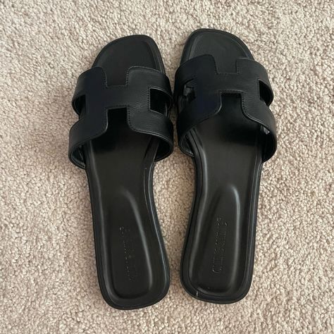 Black Flat Sandals/ Slippers New Never Worn Fancy Sandals Black, Cute Black Sandals Flats, Flat Sandals Black, Hoco Shoes Flats, Black Slippers Flats, Slippers Womens Flats, Ladys Shoes, Slippers For Ladies, Shoes For Women Sandals