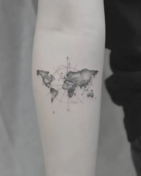 World Map Tattoo, Cool World Map, World Map Tattoos, Map Tattoo, Dragons Tattoo, Tatuagem Masculina Pequena, Map Tattoos, Tattoos For Lovers, Irezumi Tattoos