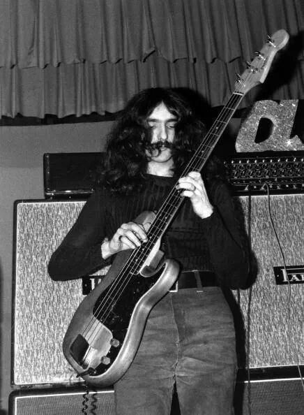 Black Sabbath Geezer Butler Geezer Butler 70s, Black Sabbath 70s, Black Sabbath Tattoo, Geezer Butler, James Dio, Bass Players, Bass Guitarist, Bass Music, Guitar Players