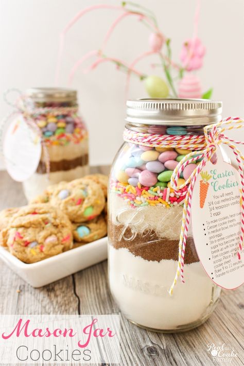 Baking Jars Gifts, Baking Jar Gifts, Baking In A Jar, Cake In A Jar Gift, Cake Jars Ideas, Easter Gifts For Friends, Cake In Jar, Cupcake Jars, Mason Jar Baking