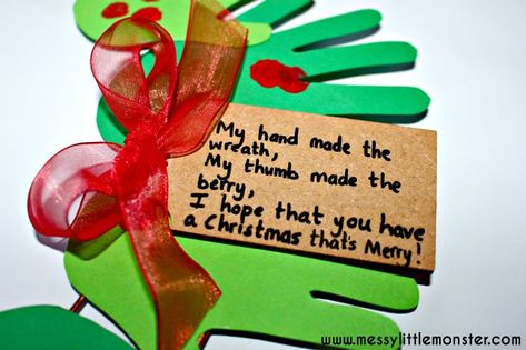 handprint christmas wreath with poem. Simple christmas craft. Handprint Christmas Wreath, Christmas Handprints, Christmas Preschool Crafts, Hand Wreath, Nursery Craft Ideas, Christmas Bulletin Board Ideas, Family Craft Ideas, Kids Christmas Craft, Print Crafts