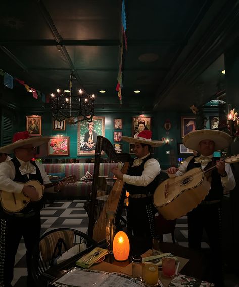 Mexican 🌮🌯, My date & Macarena 🎶💃🏻 by Mariachi band . It was a fine night. Mariachi Aesthetic, Mexican Aesthetic, Mexican Mariachi, Mariachi Band, Study Design, Sport Art, Melting Pot, April 20, Student Life