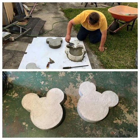 Mickey Stepping Stones Cozinha Do Mickey Mouse, Diy Stepping Stones, Disney House Ideas, Casa Disney, Deco Disney, Disney Garden, Stepping Stones Diy, Garden Stepping Stones, Disney Rooms