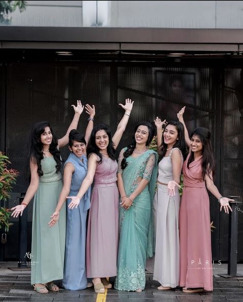 Brides Friends Dress, Engagement Dress For Bride Friend, Engagement Dress For Friends, Kerala Wedding Bridesmaids, Kerala Wedding Outfits Sisters, Kerala Bridesmaid Dresses, Group Saree Poses, Cousin Wedding Outfit Indian, Farewell Poses With Friends In Saree