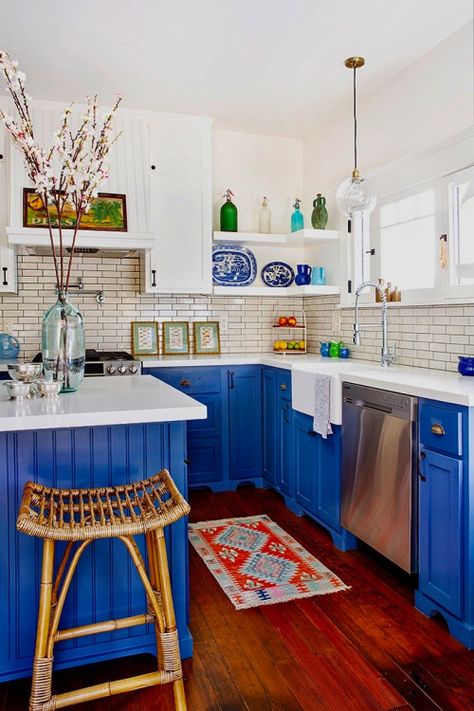 Colored Kitchen, Colorful Kitchen Decor, Craftsman Kitchen, Blue Kitchen Cabinets, Bohemian Kitchen, Kitschy Kitchen, Bright Kitchens, Blue Cabinets, Kitchen Cabinet Colors