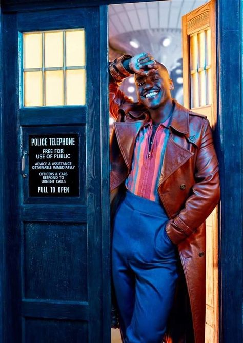 15th Doctor, Dr Who Companions, Doctor Who Cast, Doctor Who Wallpaper, Doctor Who 10, Bbc Tv Series, Tv Doctors, 10th Doctor, Police Box