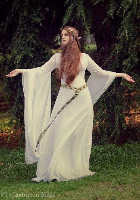 Galadriel Costume, Celtic Wedding Dress, Wedding Dresses Vintage Princess, Medieval Wedding, Court Dresses, Trendy Wedding Dresses, Celtic Wedding, Medieval Dress, Dress Halloween Costume