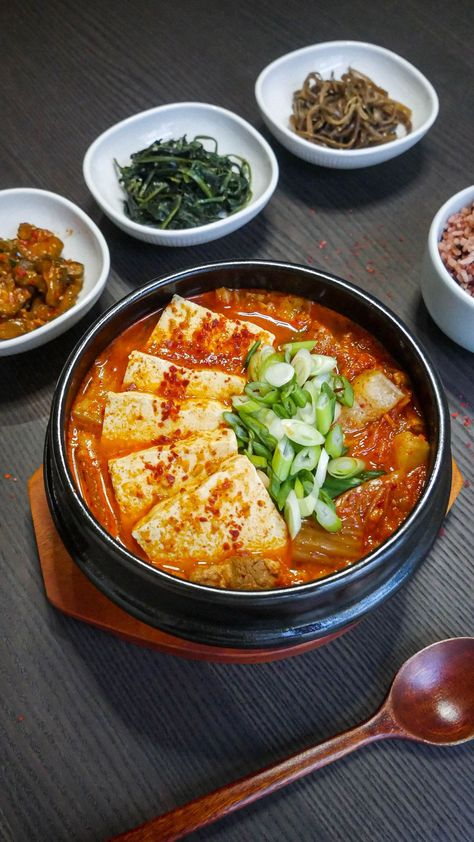 Kimchi Jjigae Aesthetic, Kimchi Stew Aesthetic, Korean Cuisine Aesthetic, Korean Dishes Aesthetic, All You Can Eat, Korean Stews, Korean Dishes Recipes, Thailand Food Recipes, Kimchi Aesthetic