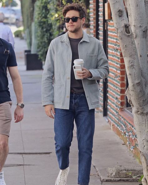 Niall Horan Outfits, 2020s Fashion, Fashion Idol, Dad Fashion, Mens Fashion Casual Outfits, Fall Fashion Outfits, Mens Casual Outfits, Niall Horan, New Wardrobe