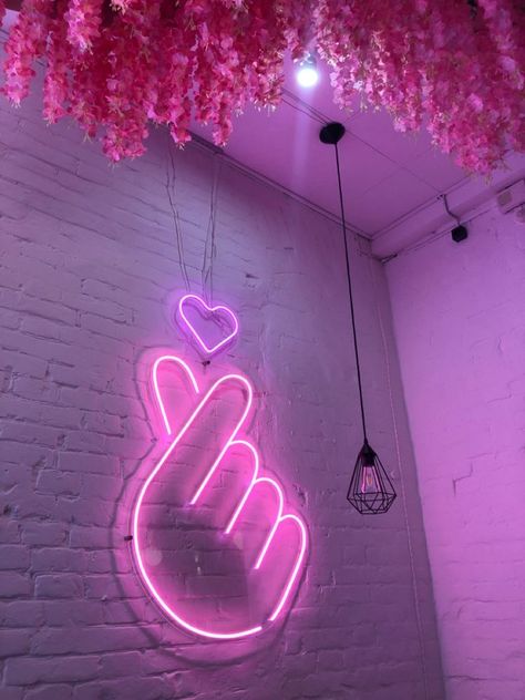 Pink Store Aesthetic, Beauty Room Salon, Pink Cafe, Neon Signs Quotes, Photo Pinterest, Neon Signs Home, Deco Studio, Lash Room, Beauty Room Design