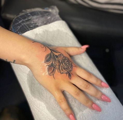 Wrist Hand Tattoo, Delicate Flower Tattoo, Rose Hand Tattoo, Hand Tattoos For Girls, Hand And Finger Tattoos, Finger Tattoo Designs, Hand Tats, Tasteful Tattoos, Hand Tattoos For Women