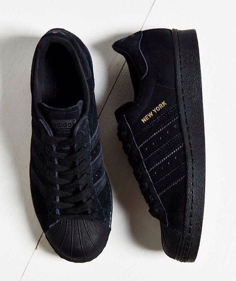 Adidas City Series New York Adidas Shoes Women, Adidas Originals Superstar, Shoe Closet, Mode Style, Suho, Anton, Black Adidas, Sneaker Head, Tennis Shoes