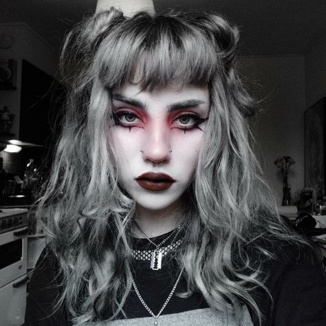 Goth Silver Hair, Gray Goth Makeup, Dark Alternative Makeup, Mcr Inspired Makeup, Silver Goth Makeup, Mcr Makeup Looks, White Foundation Makeup Looks, Goth Festival Makeup, Mcr Makeup