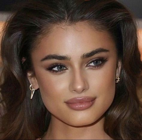 Taylor Hill Makeup, Seductive Makeup, Bombshell Makeup, 90s Makeup Look, Makeup Vs No Makeup, Maquillage On Fleek, Angel Makeup, 90s Makeup, Formal Makeup