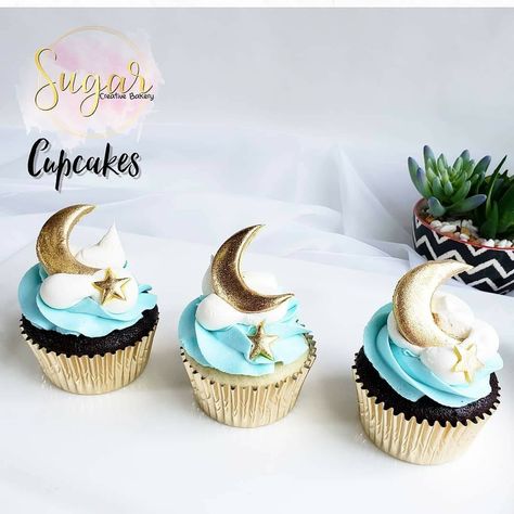 Moon Cupcakes Ideas, Moon Star Cupcakes, Moon And Star Cupcakes, Over The Moon Cupcakes, Moon Cupcakes, Twinkle Twinkle Little Star Cake, Moon Baby Shower Theme, Baby Shower Cupcakes For Boy, Star Baby Shower Theme