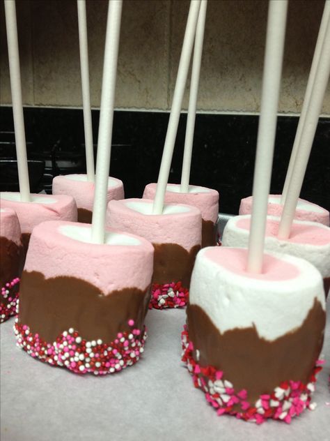 Marshmallow Dessert Recipes, Marshmallow Desserts, Kids Party Food, Catering Food, Farm Party, Birthday Food, Birthday Treats, Carne Asada, Candy Buffet