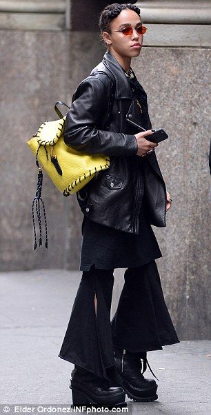 Fka Twigs Street Style, Fka Twigs Style, Hipster Chic, Look Grunge, Fka Twigs, Zoe Kravitz, Mode Inspo, Black Leather Jacket, Mode Inspiration