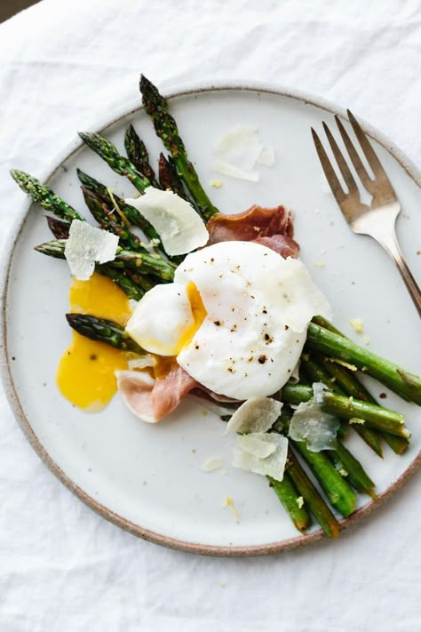 Breakfast Yummy, Egg Poacher, Egg Recipe, Poached Egg, Asparagus Recipe, Poached Eggs, Egg Recipes, Yummy Breakfast, Brunch Recipes