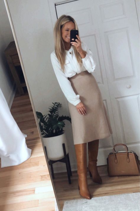 Corporate Girly, Spring Business Casual Outfits, Smart Casual Work Outfit Women, Basic Girl Outfit, Summer Business Casual Outfits, Meeting Outfit, Essential Shirt, Office Casual Outfit, Classic Trench Coat