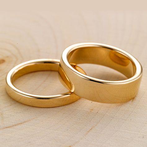 Modern Gold Wedding Rings, Matching Gold Wedding Bands, Wedding Ring Designs Gold, Pair Rings, Band Silhouette, Plain Gold Wedding Bands, Mens Wedding Rings Gold, Moon Balloon, Couple Ring Design